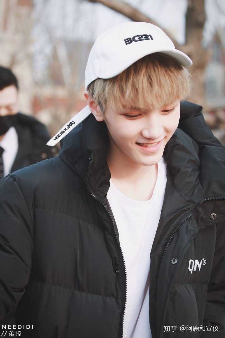 中国有能演宠物情人中男主的男演员吗,这种小奶狗类型的?