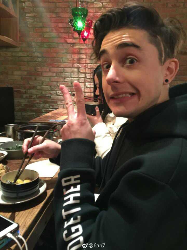 如何评价《非正式会谈》里的帅波(tastebuds 伶牙俐吃)?