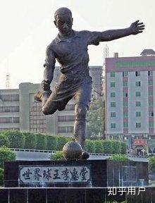 中国足球队北京联队与来访华的苏联足球队泽尼特球队进行了一场比赛