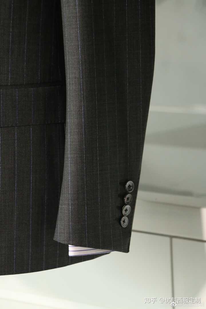 有没有科林费斯在王牌特工里穿西装时绅士的图片