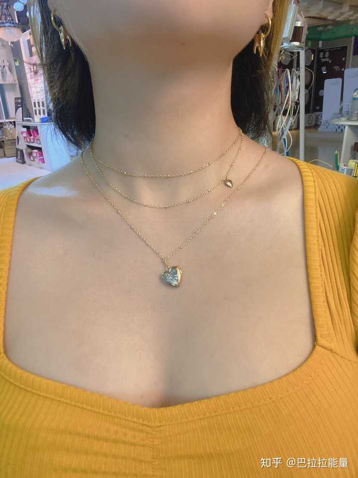 高169重102肩比较宽骨架大虽然有锁骨但锁骨比较粗而且脖子不长也不粗