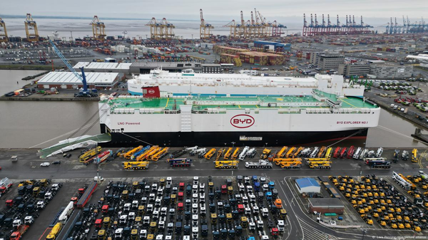 2025年1-11月贸易顺差突破1万亿美元创历史新高，对美进出口跌幅持续扩大，如果看待这一趋势？