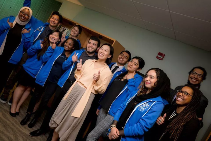 扎克伯格那么有钱为什么还找一个相貌很平庸的女人做老婆？