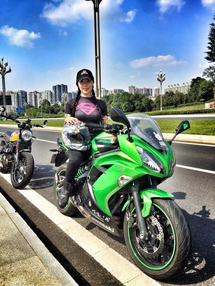 女生会骑摩托车是怎样的体验 知乎