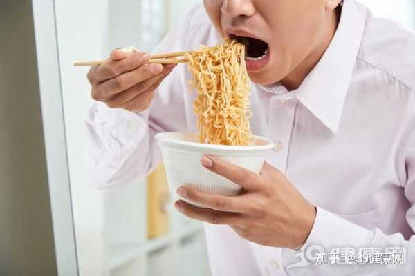 长期吃泡面真的危害很大吗？