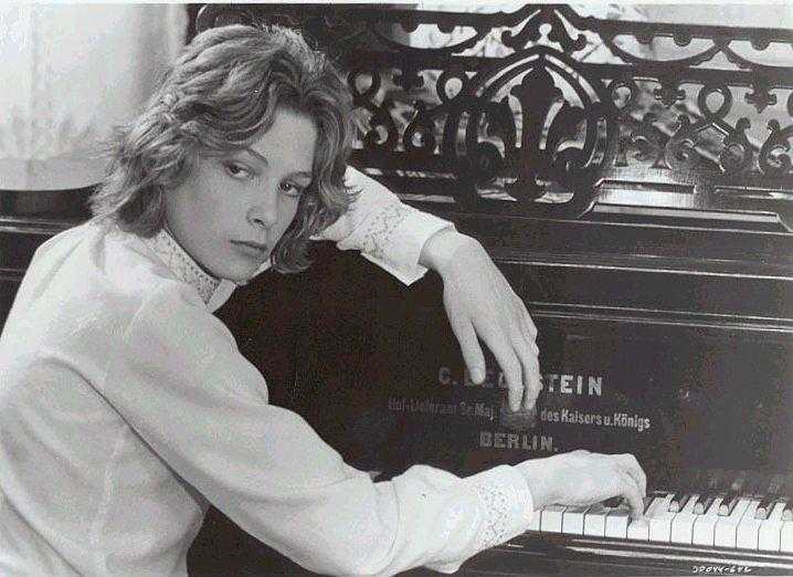 马里莎·贝伦森 / 罗慕洛·瓦利 / 诺拉·里奇 / 凯荷·安德烈