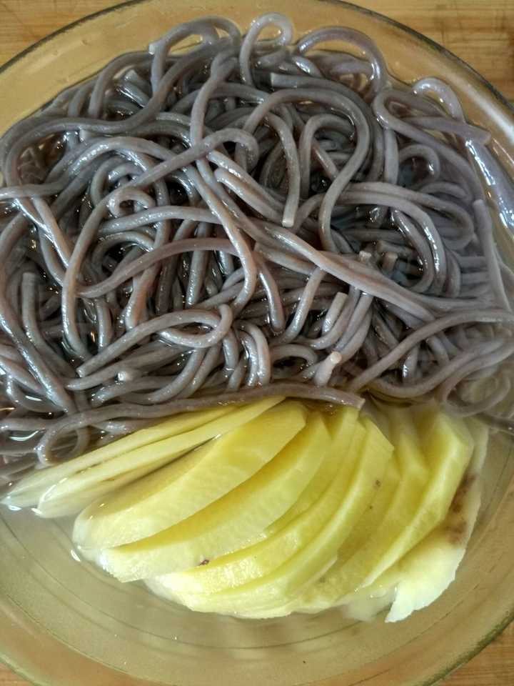 土豆蕎粉一碗