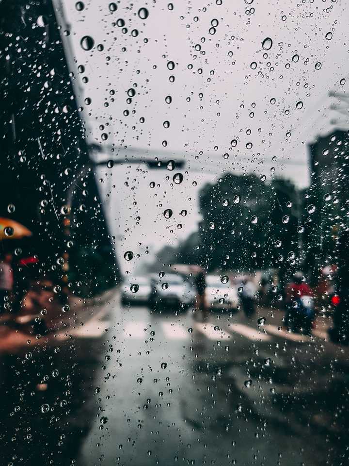 有什么很美的下雨天的动态壁纸 知乎