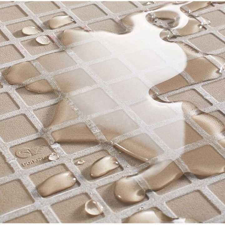 后呈现玻化效果的瓷砖,特点是砖体致密度高,硬度和耐磨性能好,吸水率