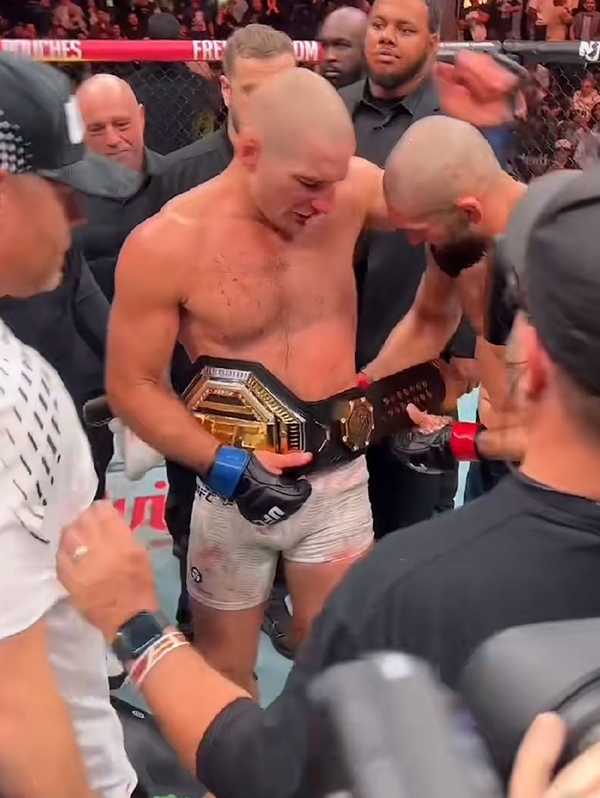 如何评价ufc328，吧主爆冷击败奇马耶夫重夺中量级冠军？奇马耶夫输在了哪？