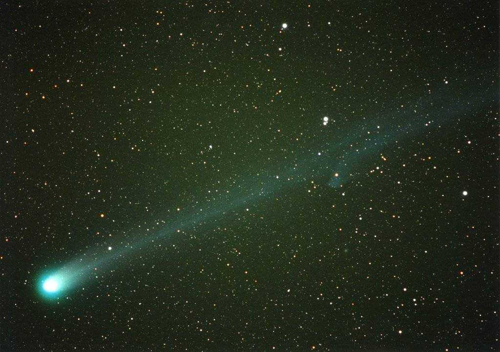 很多人误以为当时看到的是哈雷彗星,但哈雷彗星早在1986年就已经还殚