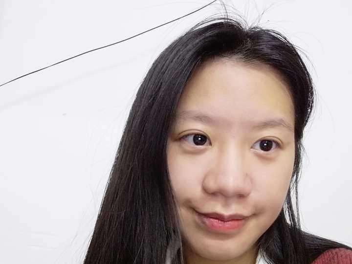 鼻子大嘴巴大眼睛小,女版王祖蓝.