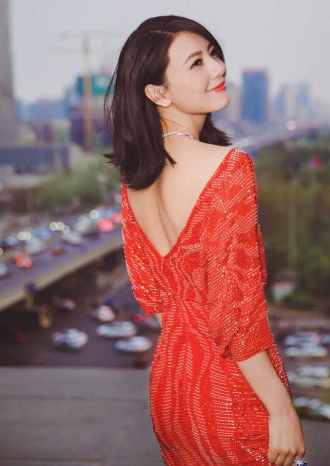 有哪些足够让人惊艳的美背图片?