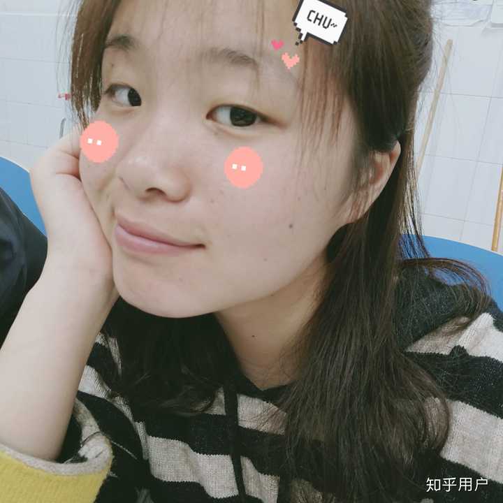 有没有那种单眼皮小眼睛塌鼻梁厚嘴唇但还挺好看的女生?