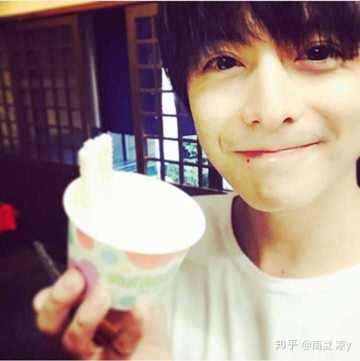 日本有笑得好看的男明星吗 知乎