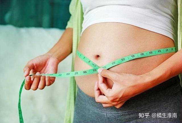一般怀孕多久会显肚子？