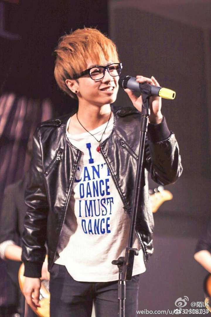 华晨宇有哪些很a的照片?