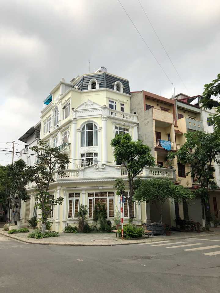 一些东南亚人特有的殖民地气质是感觉不到了,但房子的殖民气质是相当