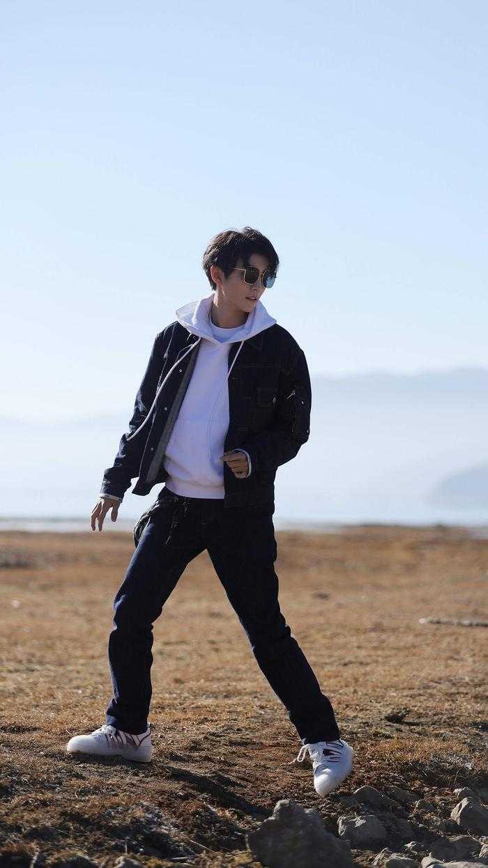 昊然 / 王俊凯 / 金大川 / 彭昱畅 / 尹昿 / 石璐 / 何一帆 / 赵子健