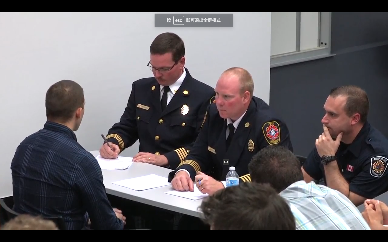 中国为什么不采用职业化的消防员,而用现役军