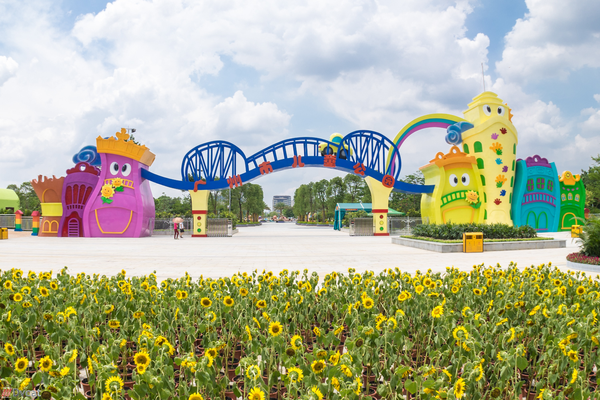 如果一座城市地铁站以某家公司命名，后来这家公司搬走了，地铁站要不要改名？