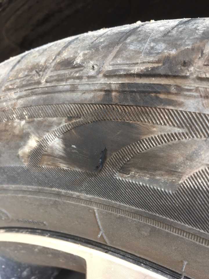 轮胎侧壁划伤,扣来看看跟浅,还能跑高速吗?