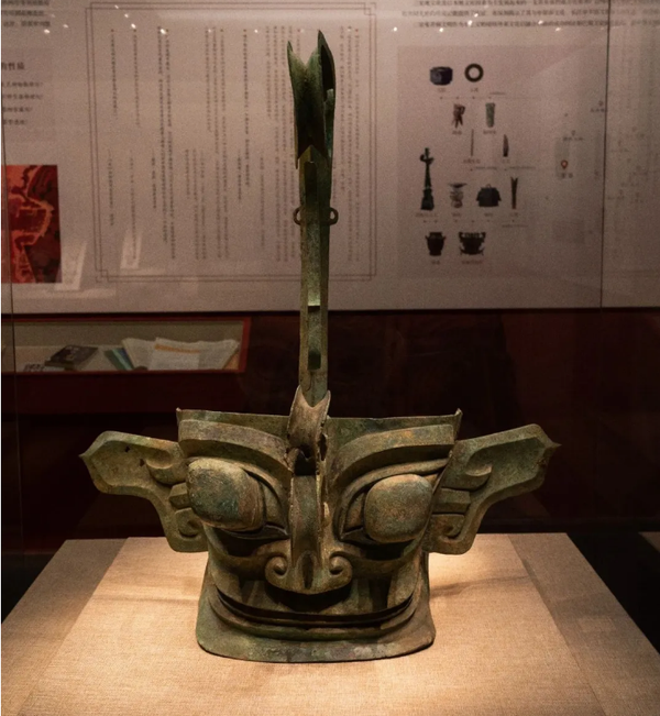 三星堆文物造型诡谲、风格独一，不属于中原文明体系，它到底来源自哪个未知文明？