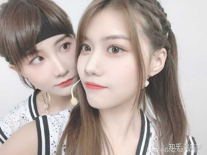 是怂了吧唧宠得不行但就是个直男的曾艾佳 但当她们和彼此站在一起