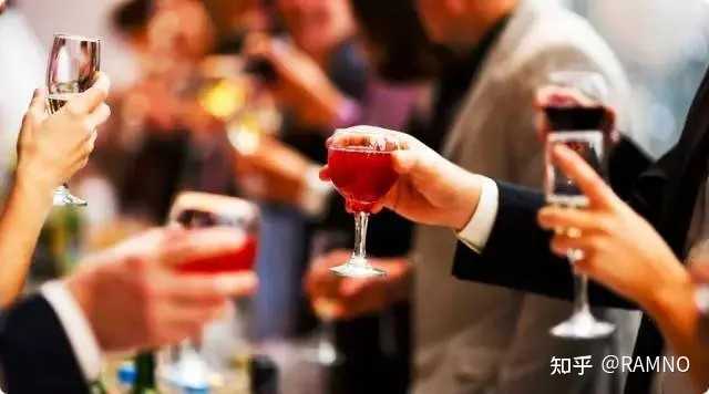 请问各位大神,和领导同事一起吃饭该怎么说敬酒词? - 知乎