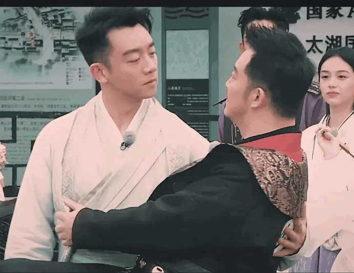 我磕他俩,以后可能磕威威一笑,南郑北站