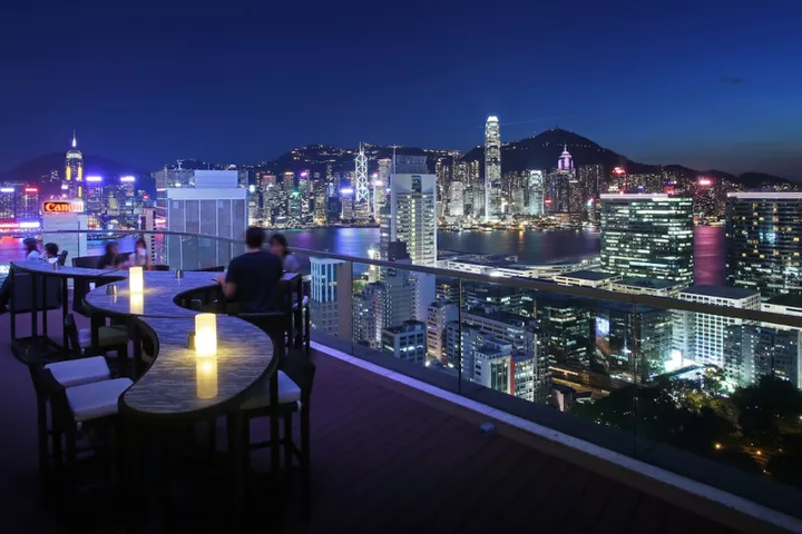 如何在半天之内尽可能地游玩香港呢？