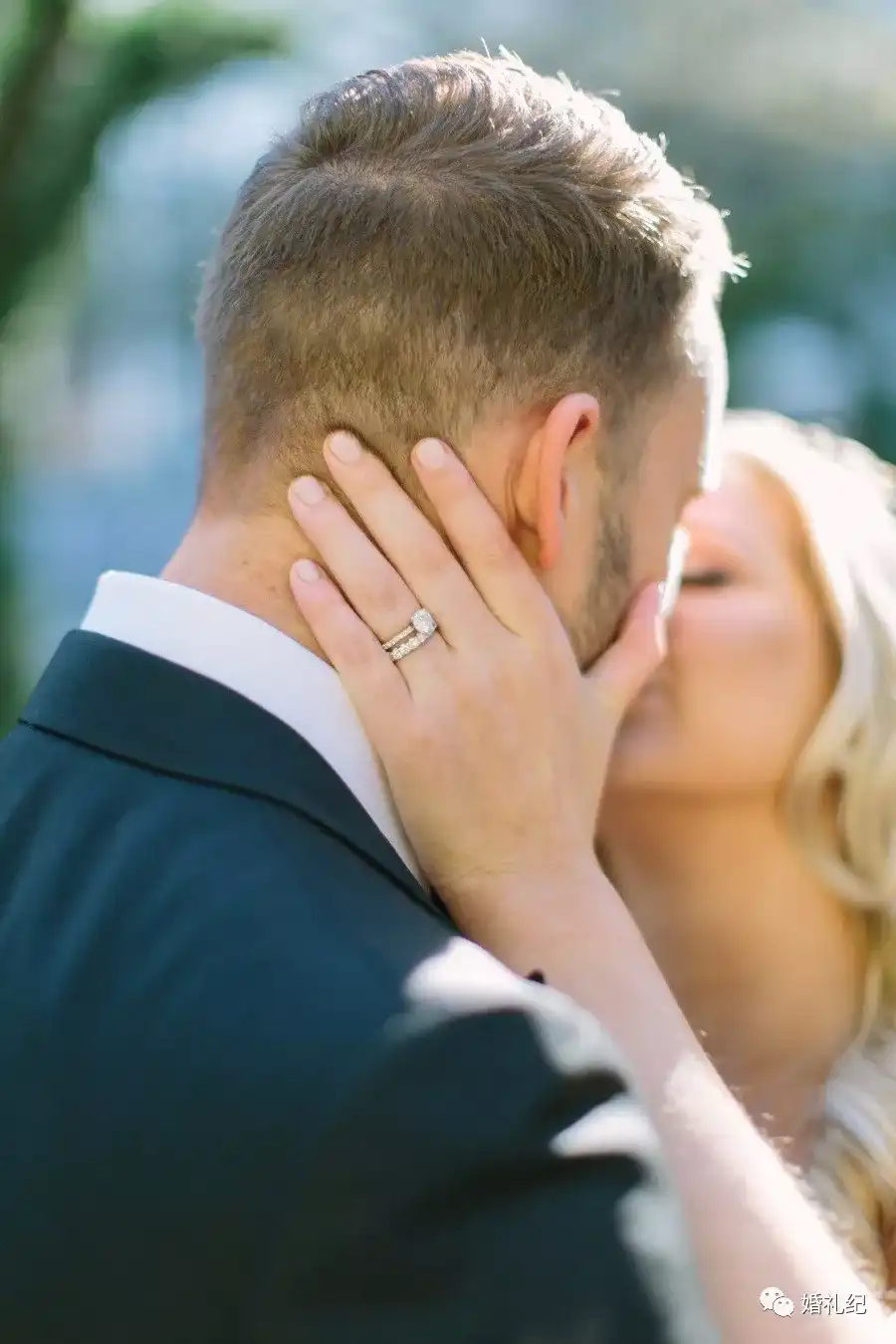 有些女生平时朋友圈还发点动态图片啥的,结婚