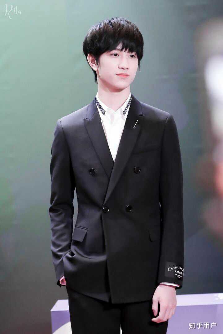 如何评价敖子逸红毯表现和丁程鑫爱奇艺表现?