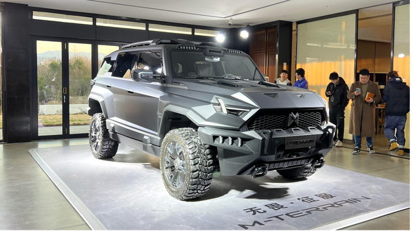 猛士 M817 正式上市，预售价32.99-35.99万，军工基因和华为搭配，能成为家用爆款吗？缩略图