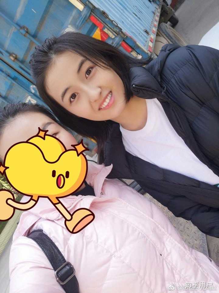 同为颜值不出众的童星,张子枫会走上杨紫一样的路吗?