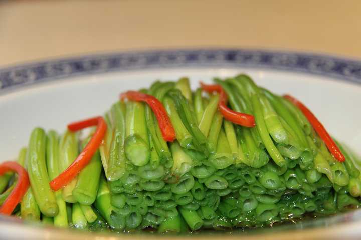 想去金坛旅游,有哪些好吃的好玩的地方?可以买哪些特产带回来?