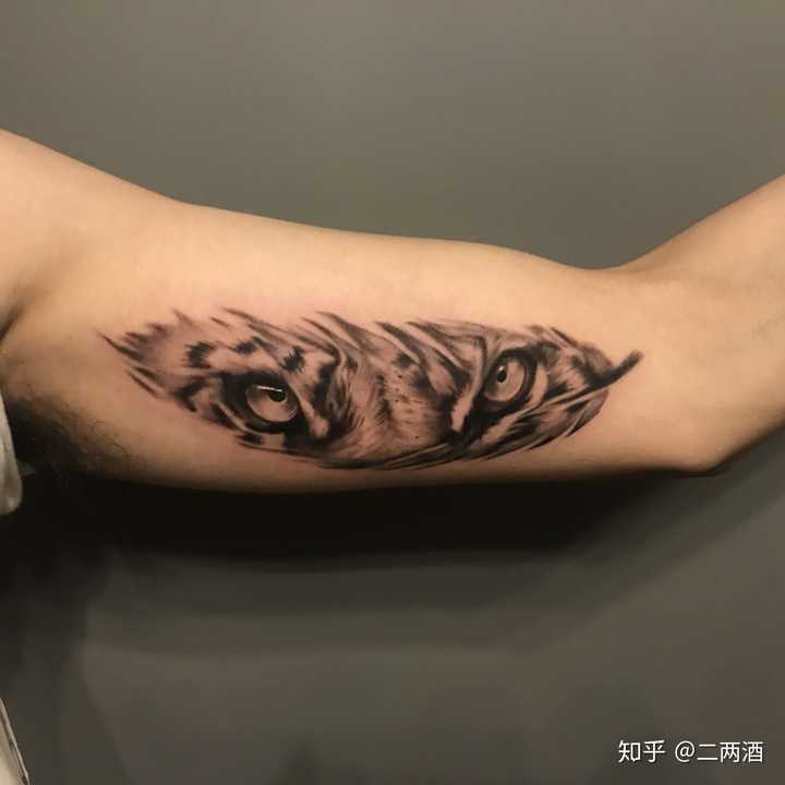 精神分裂症著名患者 最大程度接受花臂 纹手不行 较隐私部位不行 因为