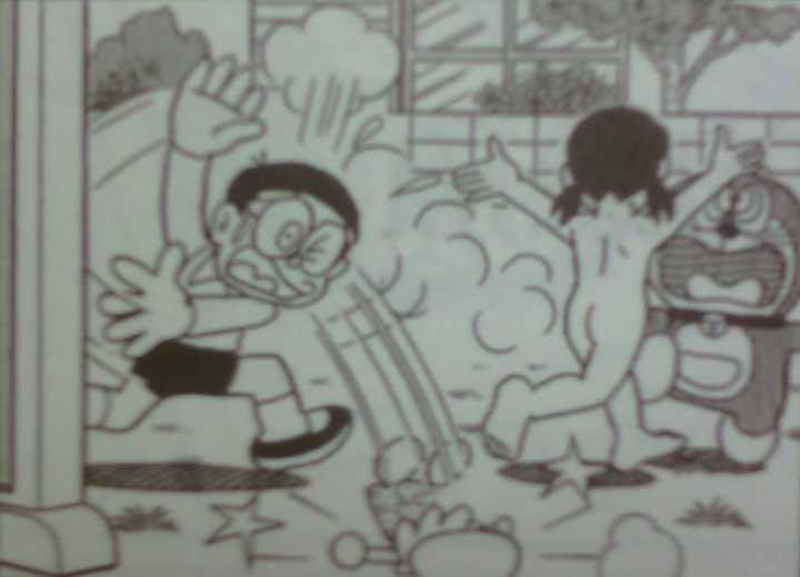 哆啦a梦》,应该是第一卷的剧场版大雄与恐龙,图片当中的静香全裸出境