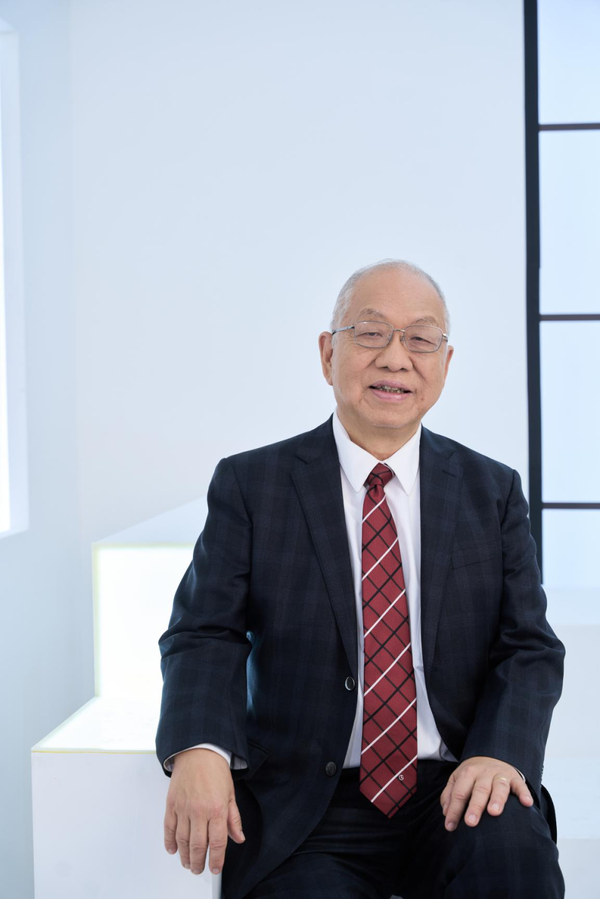 如何看待丘成桐撰文贺王虹、邓煜获奖，期待求真书院这些优秀的年轻人能以王虹和邓煜为榜样？