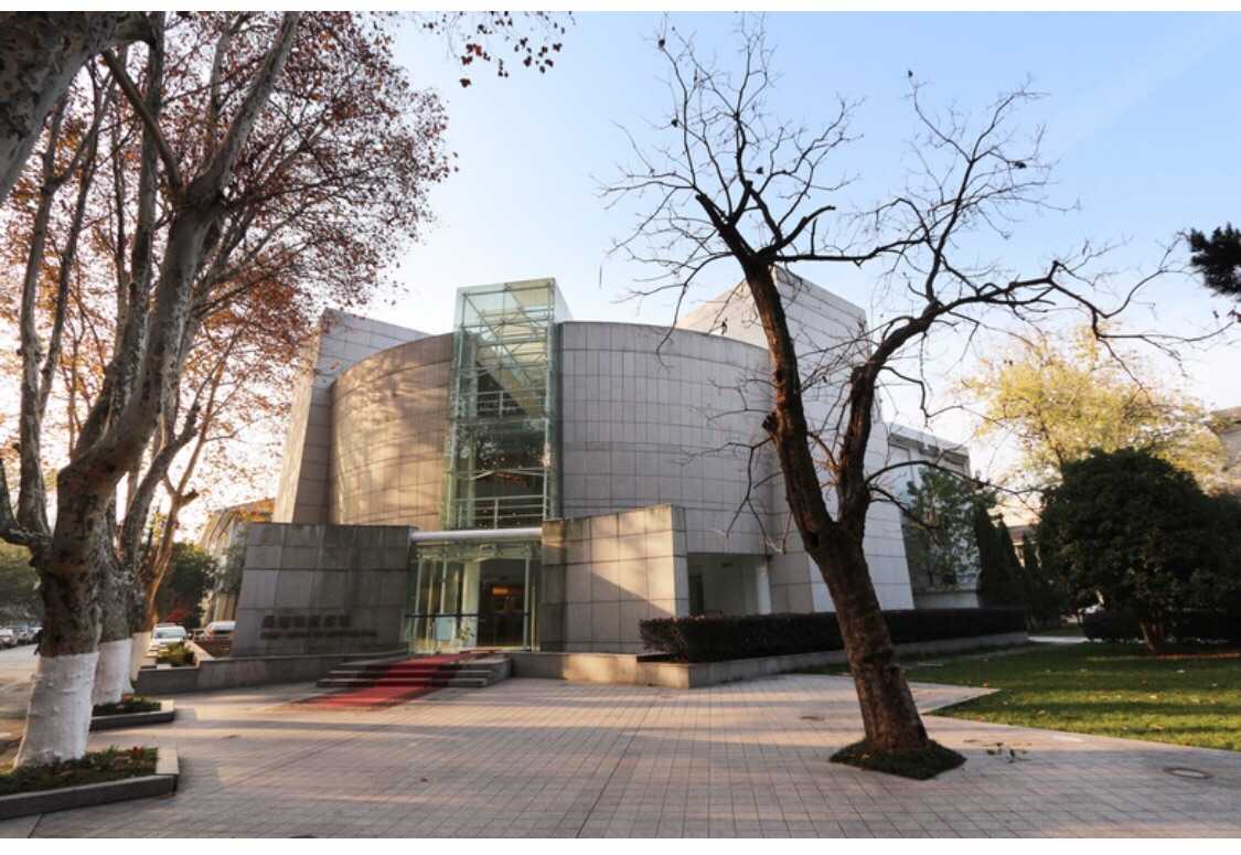 我来推荐一个,东南大学吴健雄纪念馆,可以去参观,可以了解杨振宁