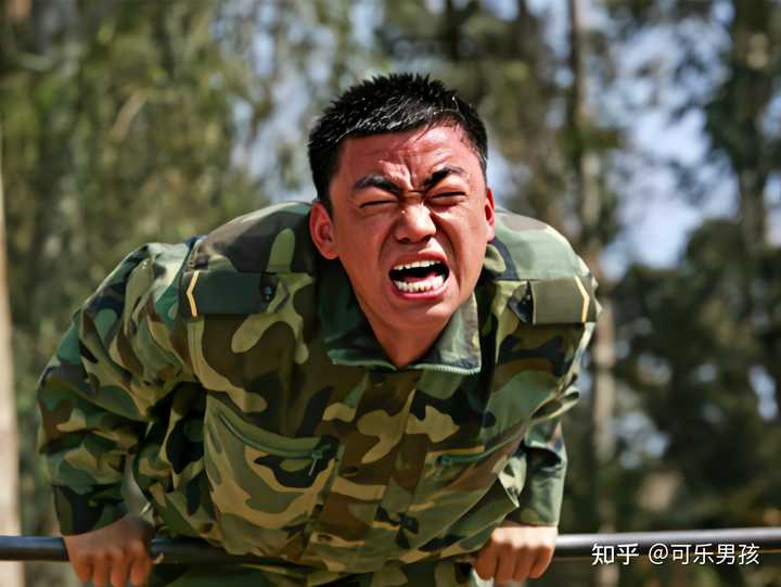 士兵突击里,史今班长退伍的原因,到底是不是因为许三多呢? - 知乎