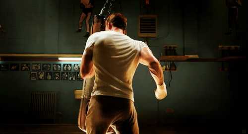 如何拥有美国队长般的翘臀?