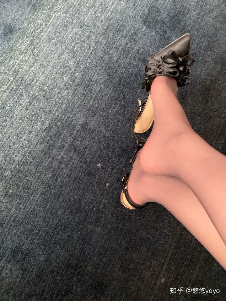 夏天穿丝袜真的很热吗?