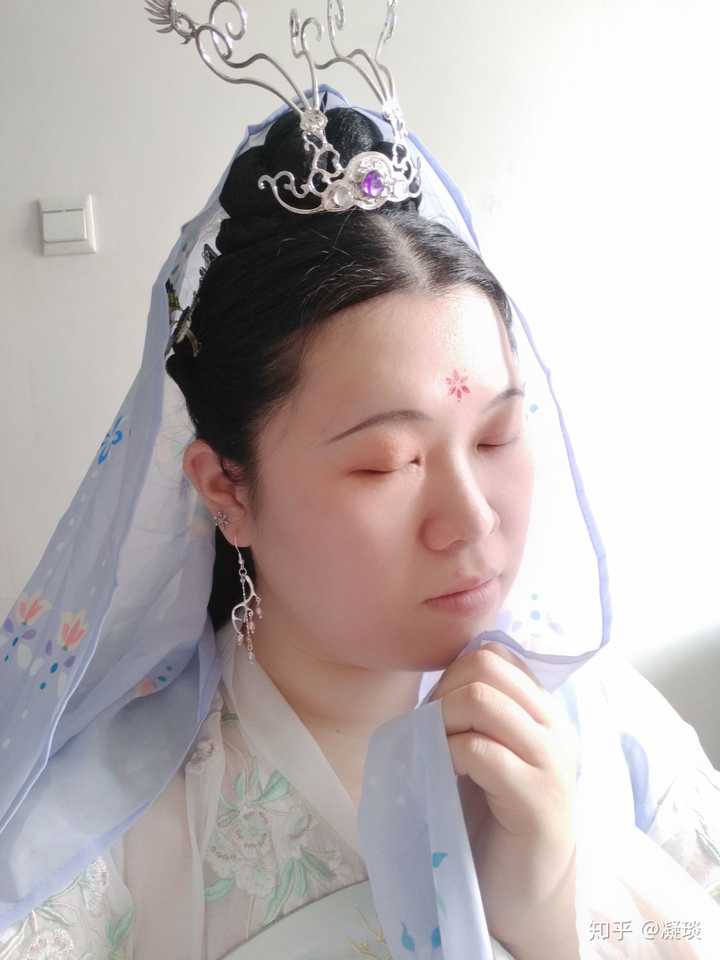 如何看待街上穿汉服的人?