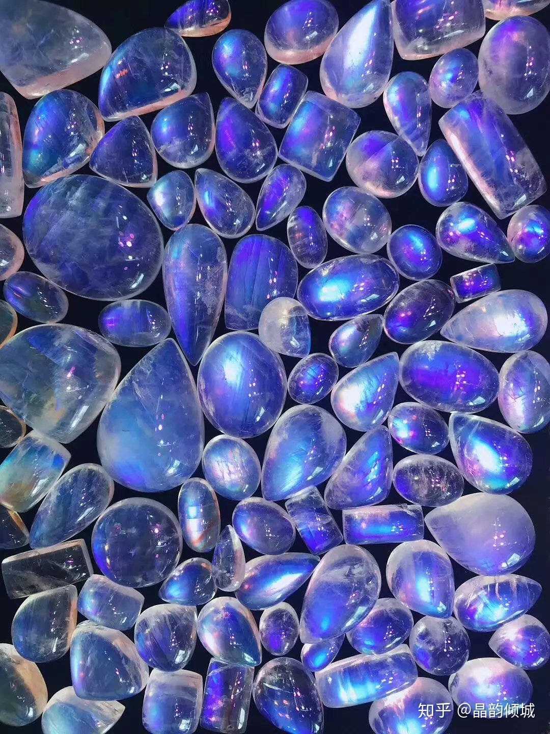 为什么月光石表面有蓝光?