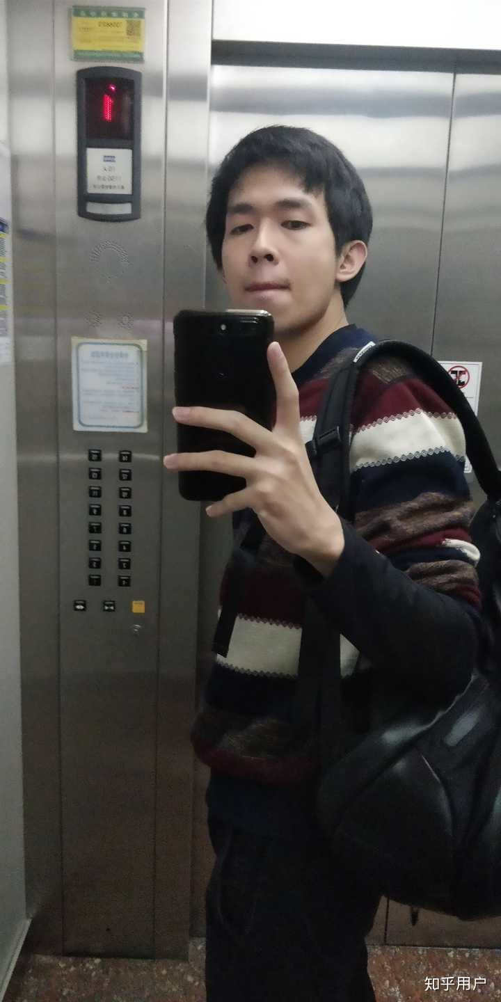 厚嘴唇,塌鼻子,单眼皮的男生还有救吗?