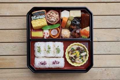 日本学生为什么都那么喜欢吃便当呢 学校没有食堂吗 知乎 日本学生为什么都那么喜欢吃便当呢 学校没有食堂吗 知乎