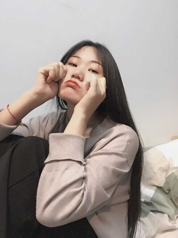 为什么男生拍照时都喜欢仰头,也可以说是鼻孔朝镜头?