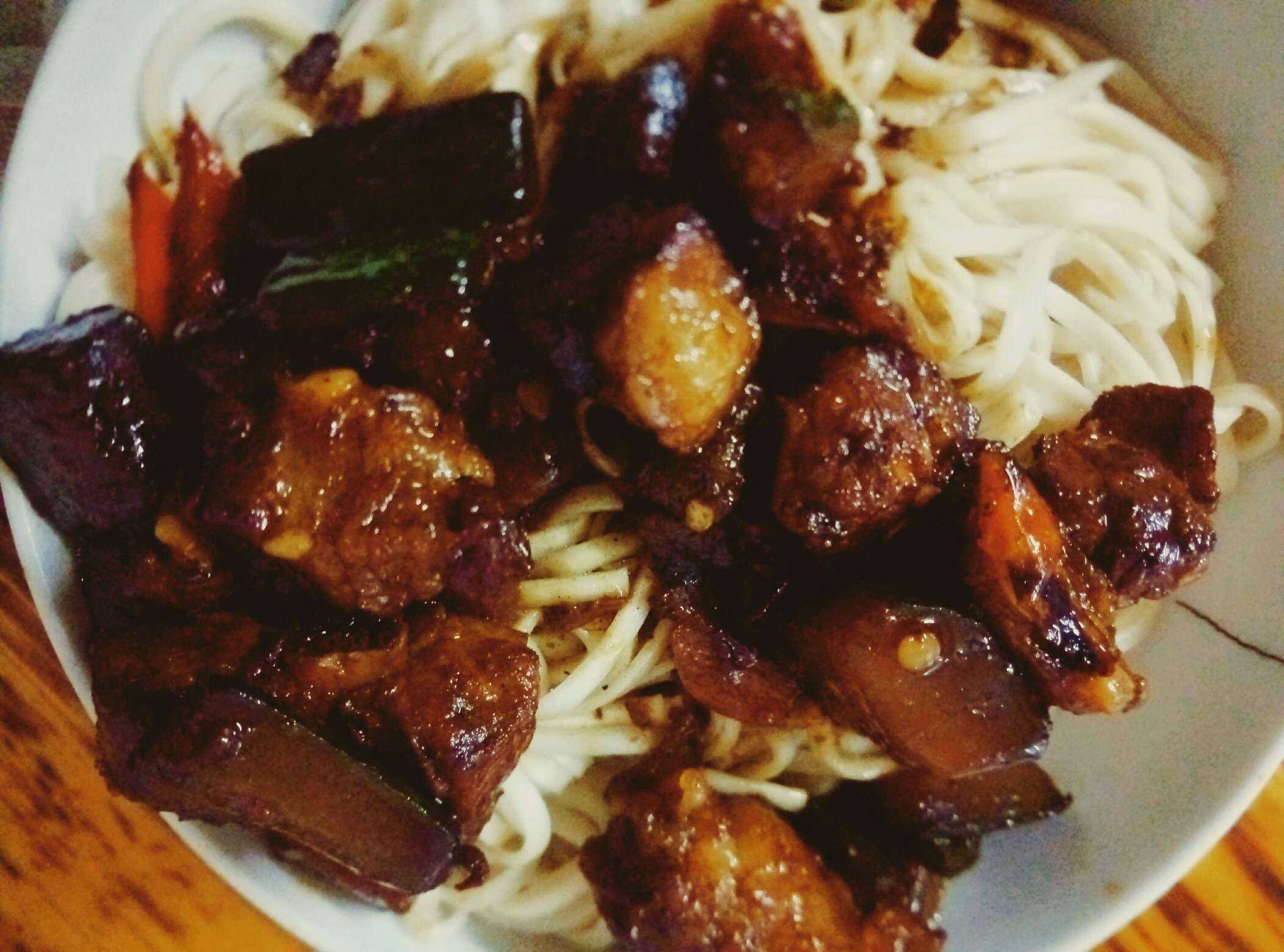 排骨黄瓜酱汁儿面