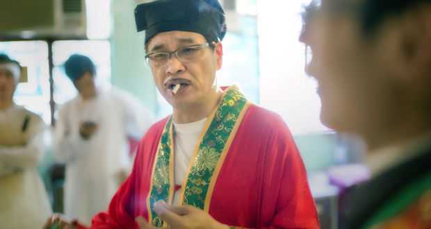 《香港仔》中的老神棍